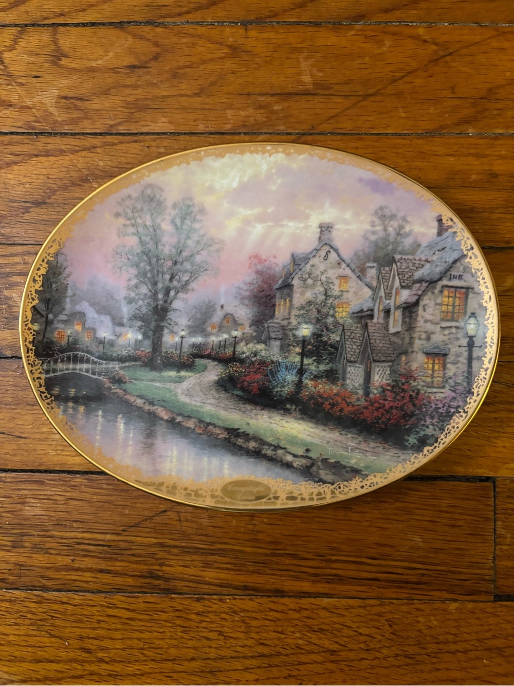 Thomas Kinkade White and Cream Porcelain Collector Plate - Lamplight Lane